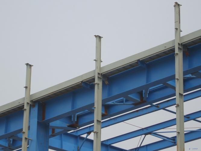 大型钢结构工业建筑施工现场1